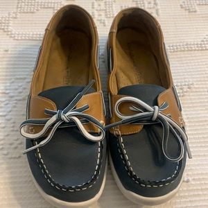 Croft and Barrow blue and tan loafer boat shoes size 8.5
